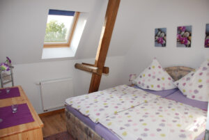 Ferienwohnung "Fliedertraum", Schlafzimmer - Tourismushof Clewes Grün