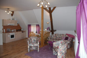 Ferienwohnung "Fliedertraum", Wohnbereich - Tourismushof Clewes Grün