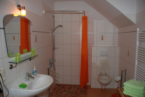 Ferienwohnung "Immergrün", Badezimmer - Tourismushof Clewes Grün