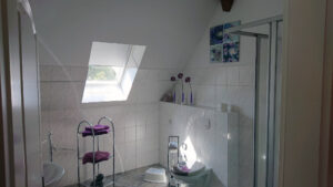 Ferienwohnung "Fliedertraum" - Badezimmer