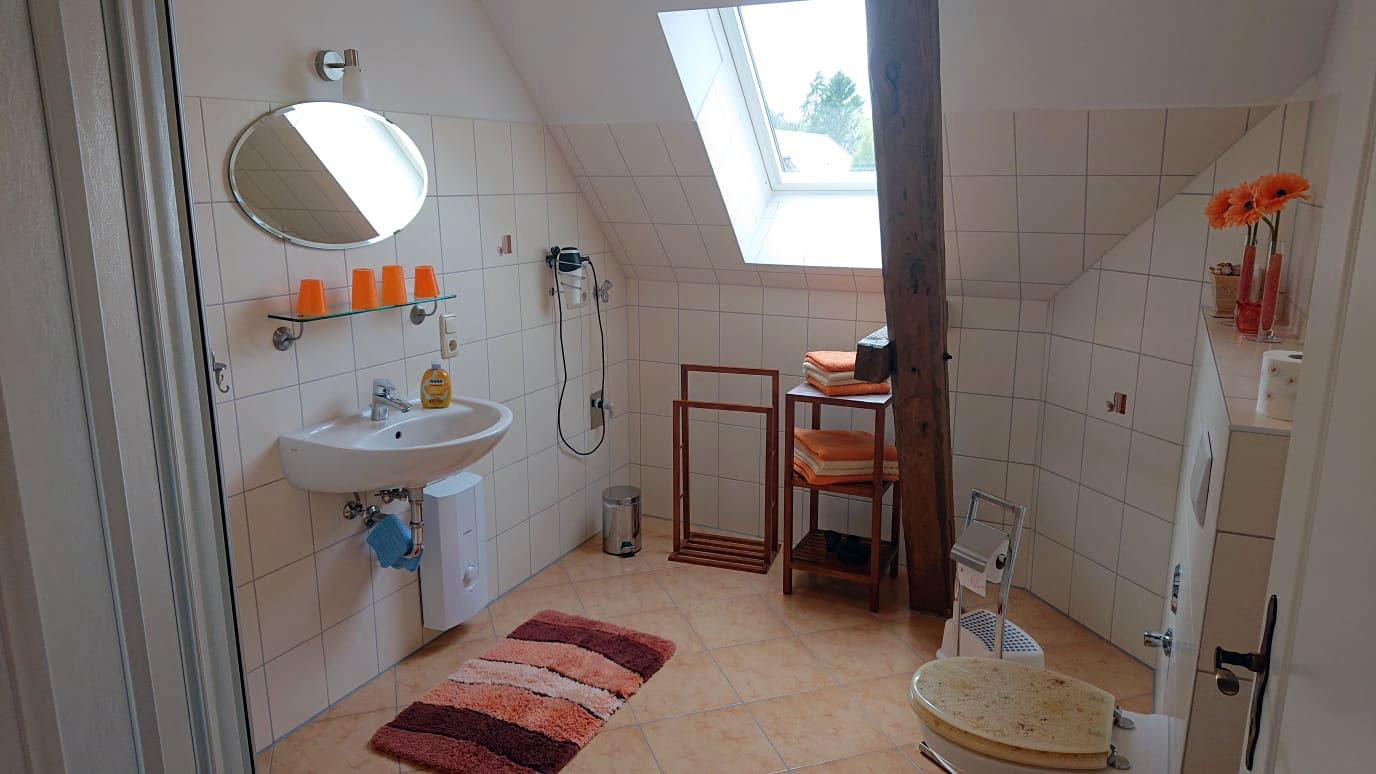 Ferienwohnung "Dahlienzauber" - Badezimmer