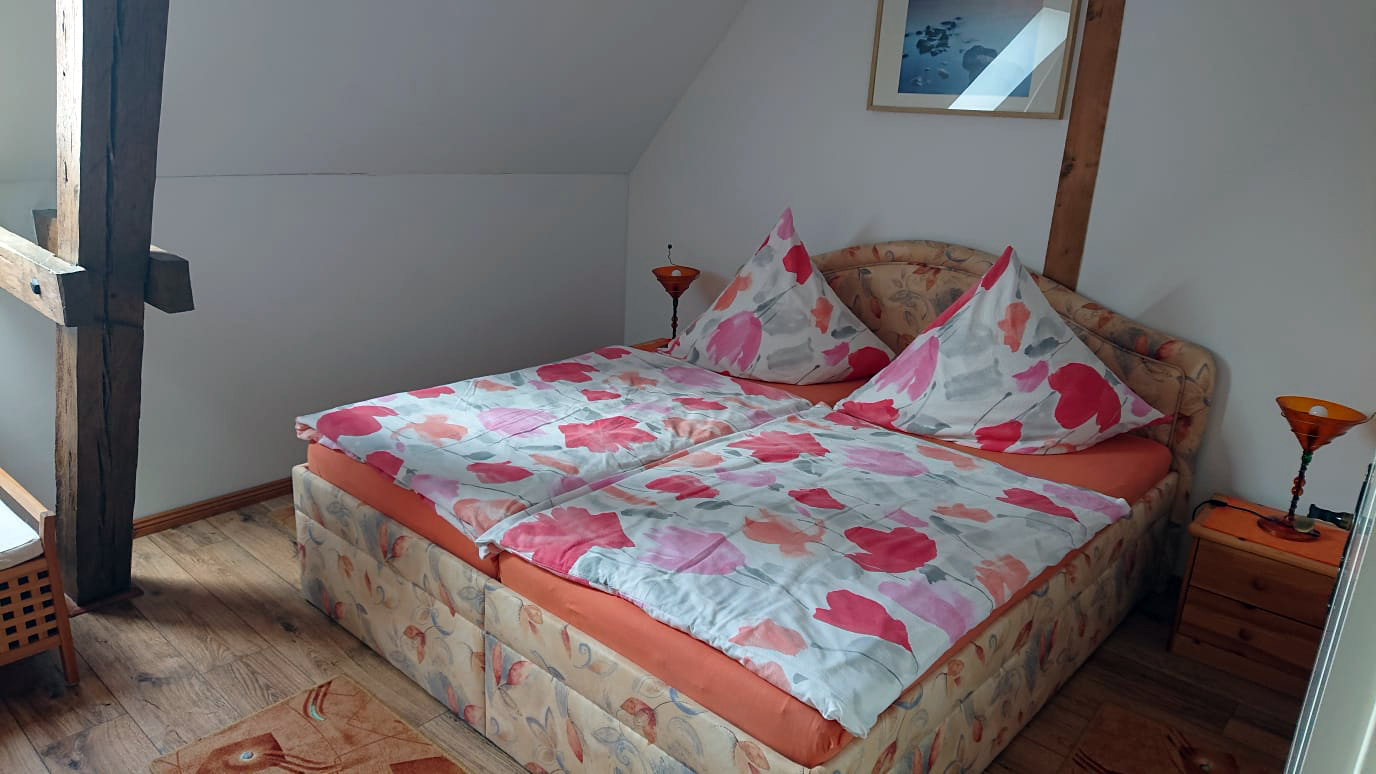 Ferienwohnung "Dahlienzauber" -Schlafzimmer