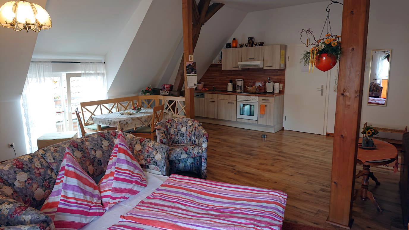 Ferienwohnung "Dahlienzauber" -Wohnbereich