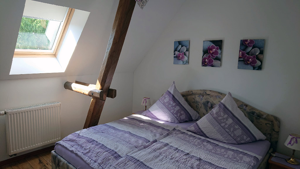 Ferienwohnung "Fliedertraum" - Schlafzimmer