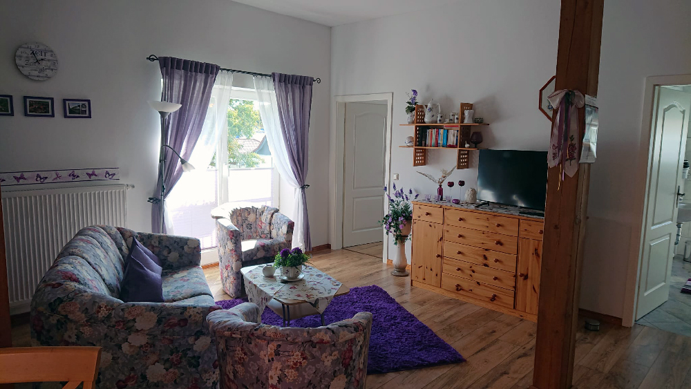 Ferienwohnung "Fliedertraum" - Wohnbereich